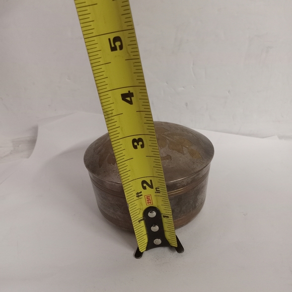 Pewter Brass Metal Trinkets Box with Botanica Floral Etchings Japan - Picture 4 of 7